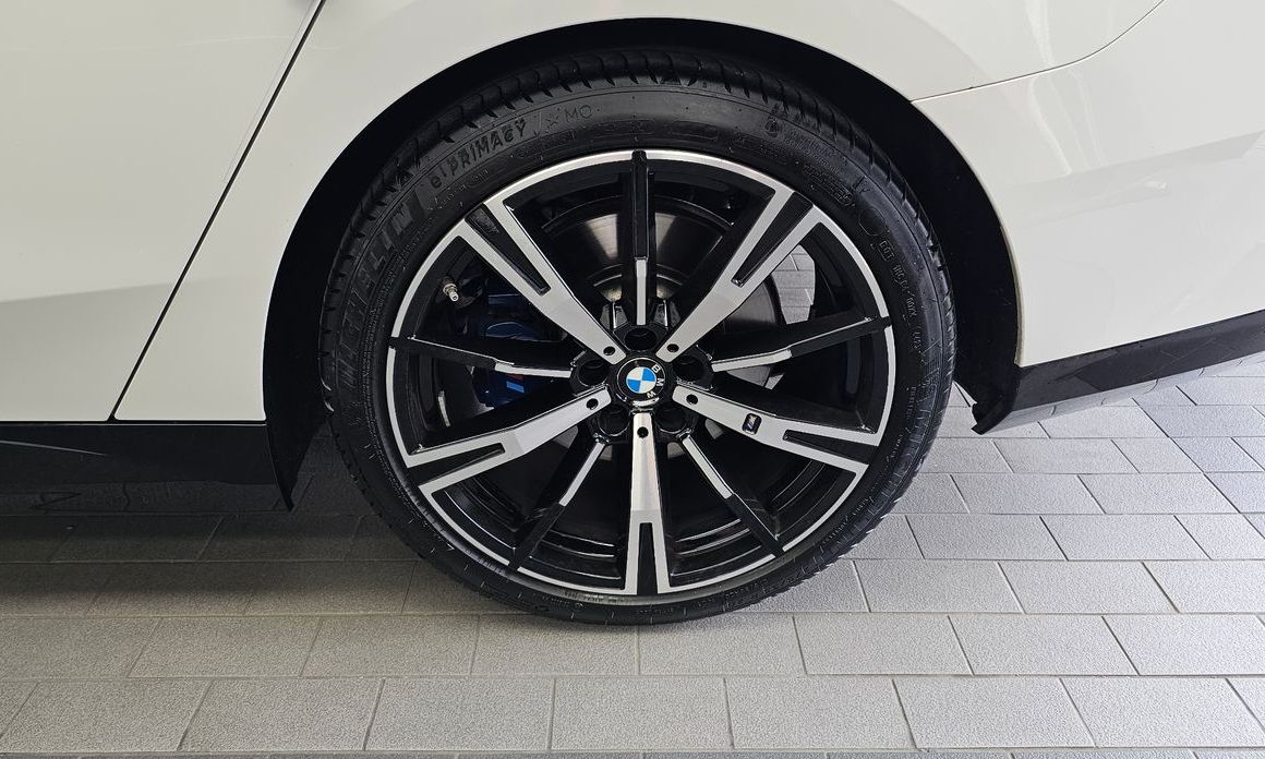 BMW 5-Series 2024