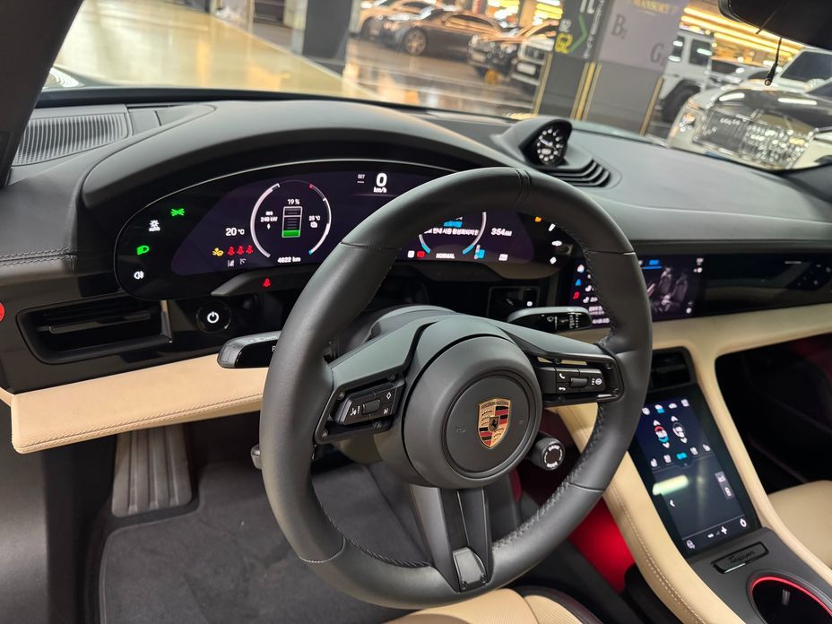 Porsche Taycan 2025