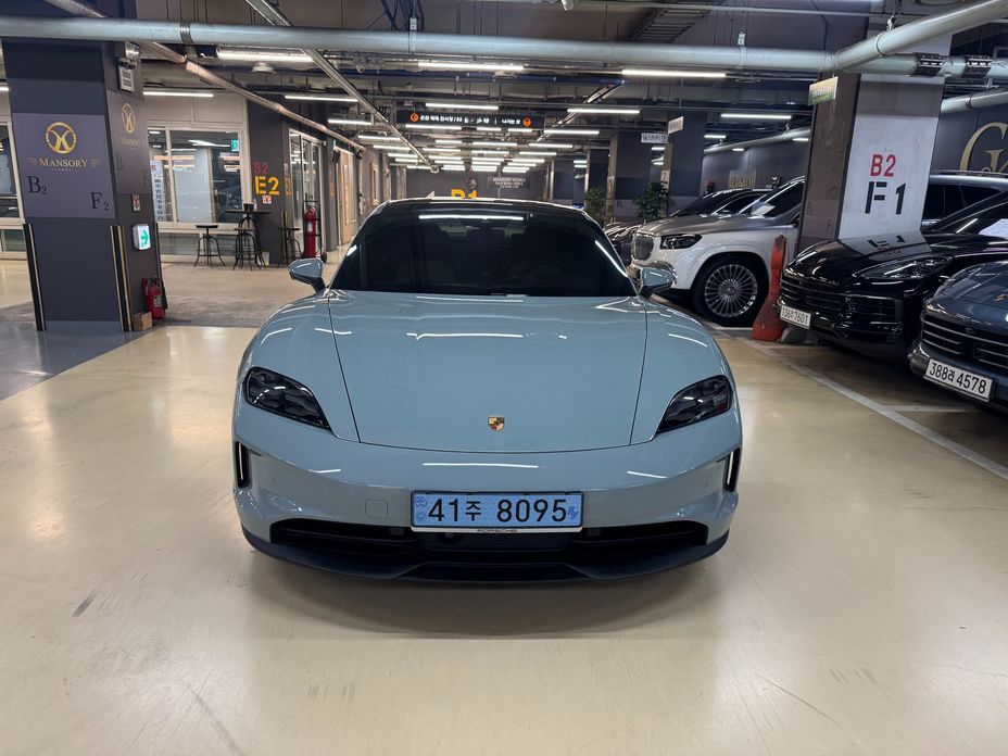 Porsche Taycan 2025