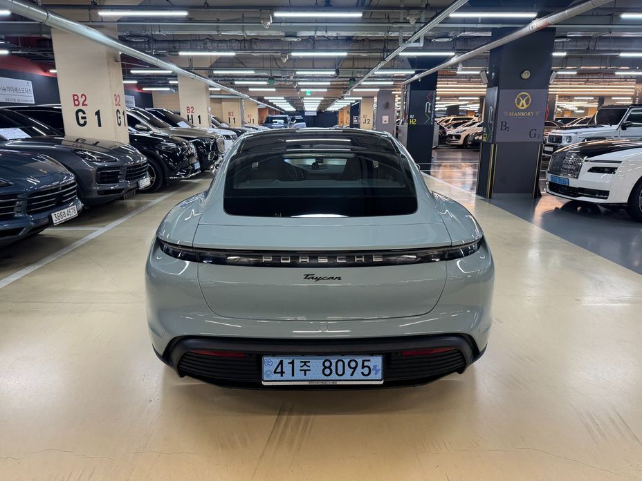 Porsche Taycan 2025