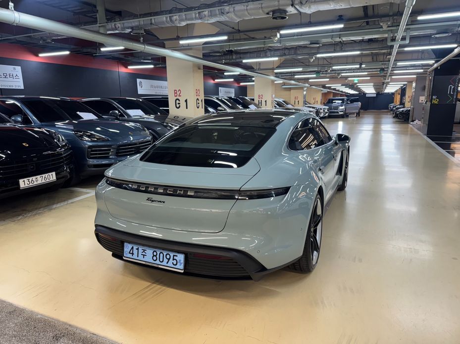 Porsche Taycan 2025
