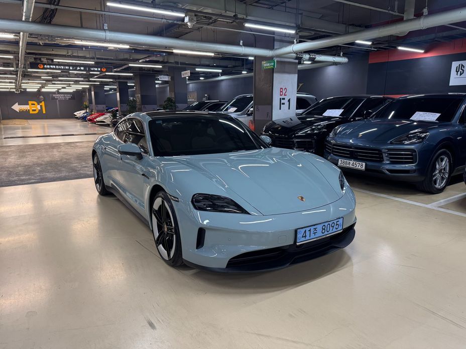 Porsche Taycan 2025