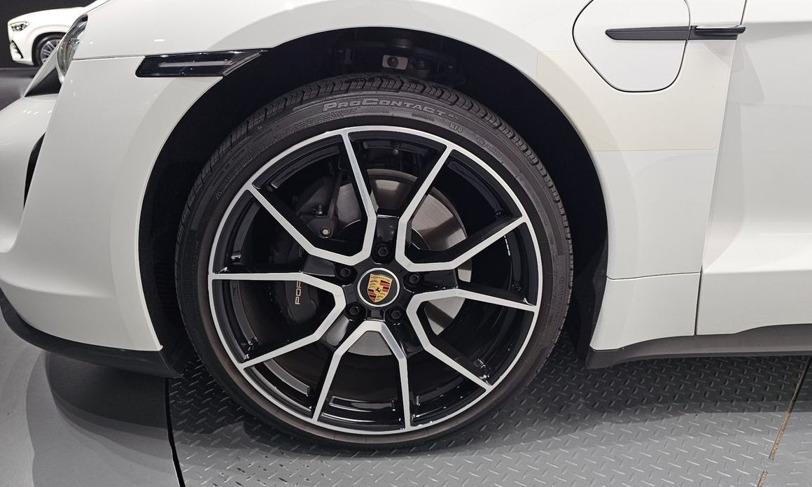 Porsche Taycan 2023