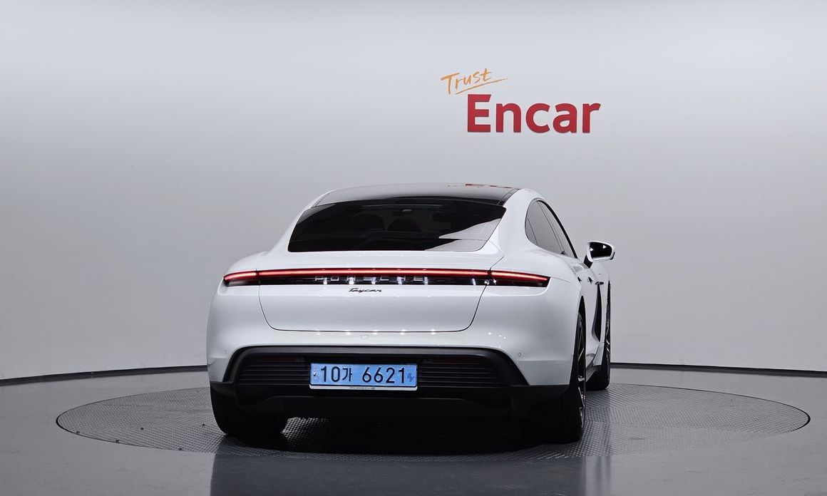 Porsche Taycan 2023