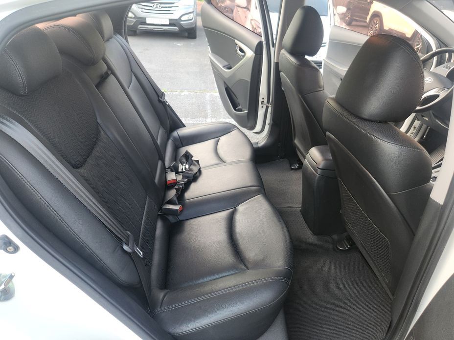 Hyundai AVANTE 2011