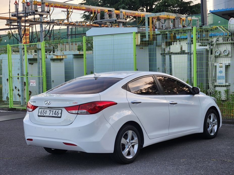 Hyundai AVANTE 2011
