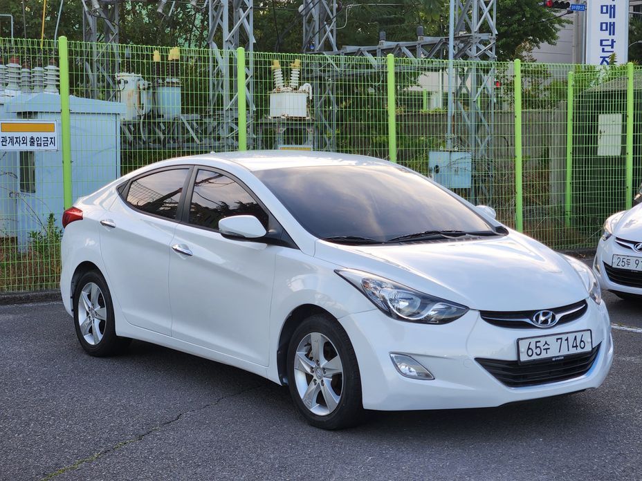 Hyundai AVANTE 2011