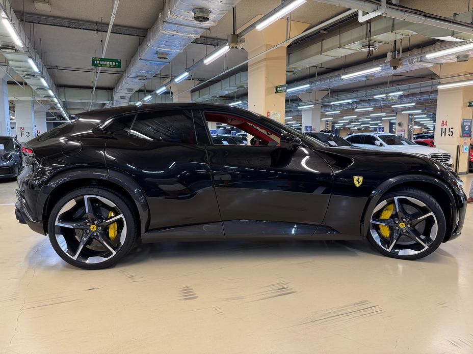 Ferrari Purosangue 2025