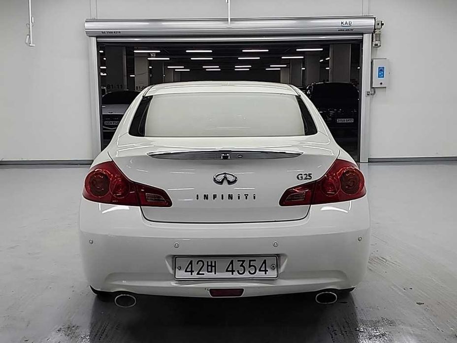 Infiniti G 2011