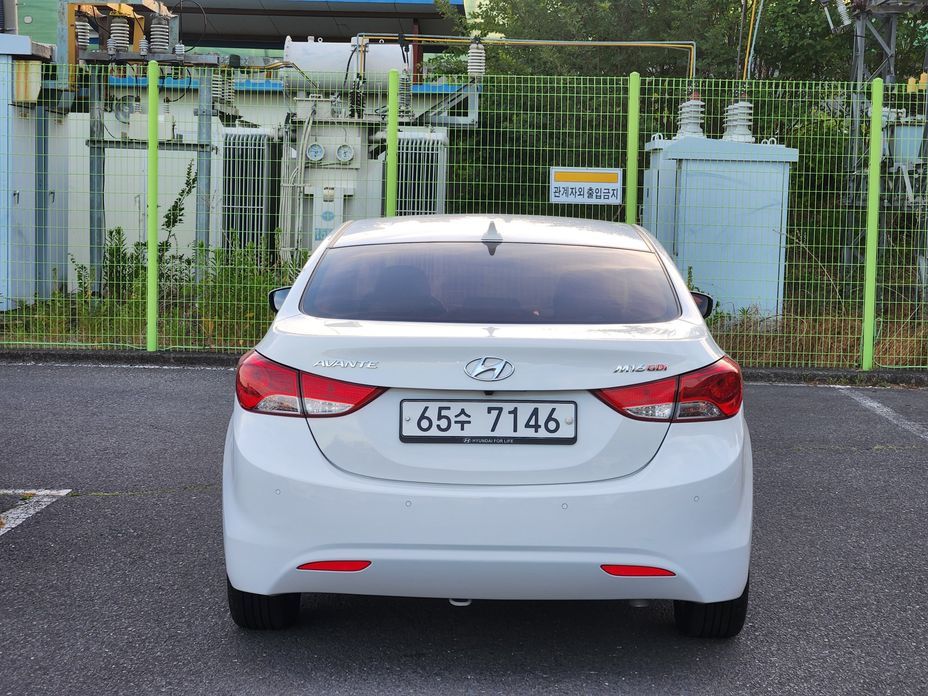 Hyundai AVANTE 2011