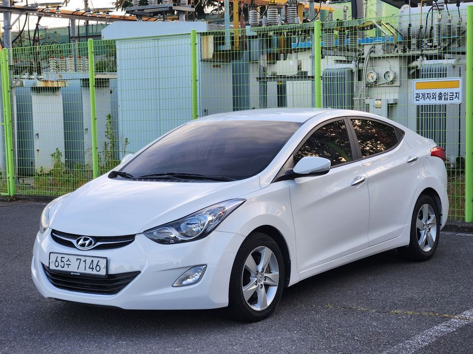 Hyundai AVANTE 2011