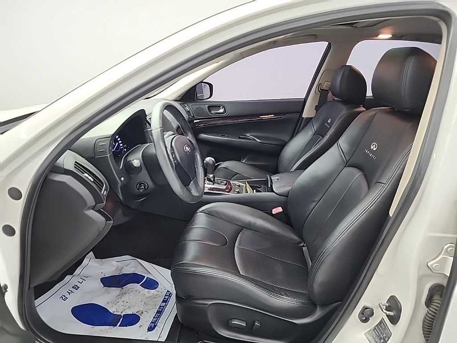 Infiniti G 2011