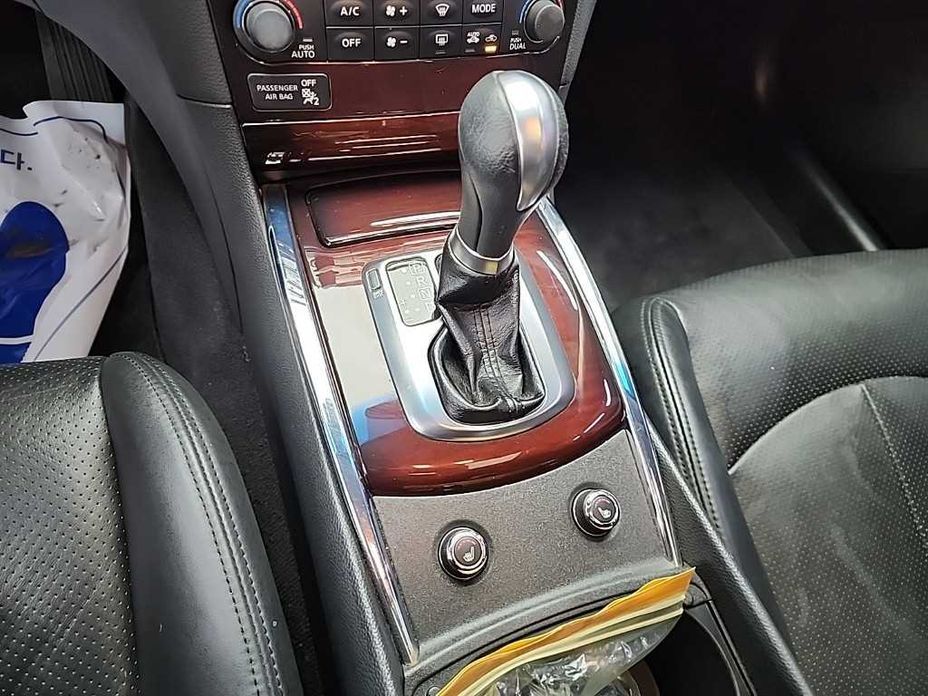 Infiniti G 2011