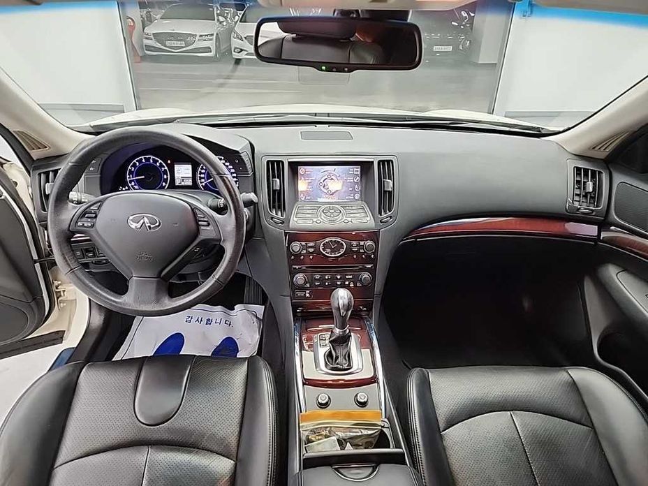 Infiniti G 2011