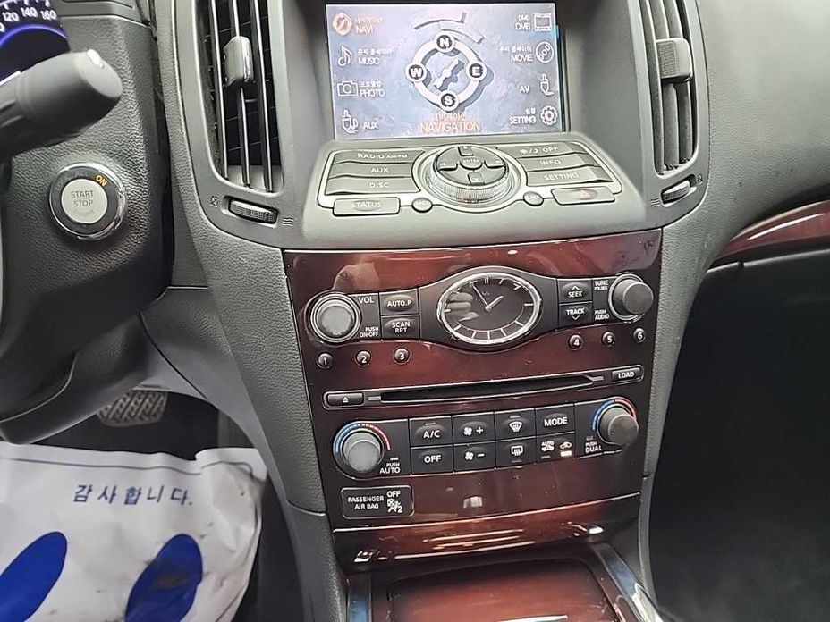 Infiniti G 2011