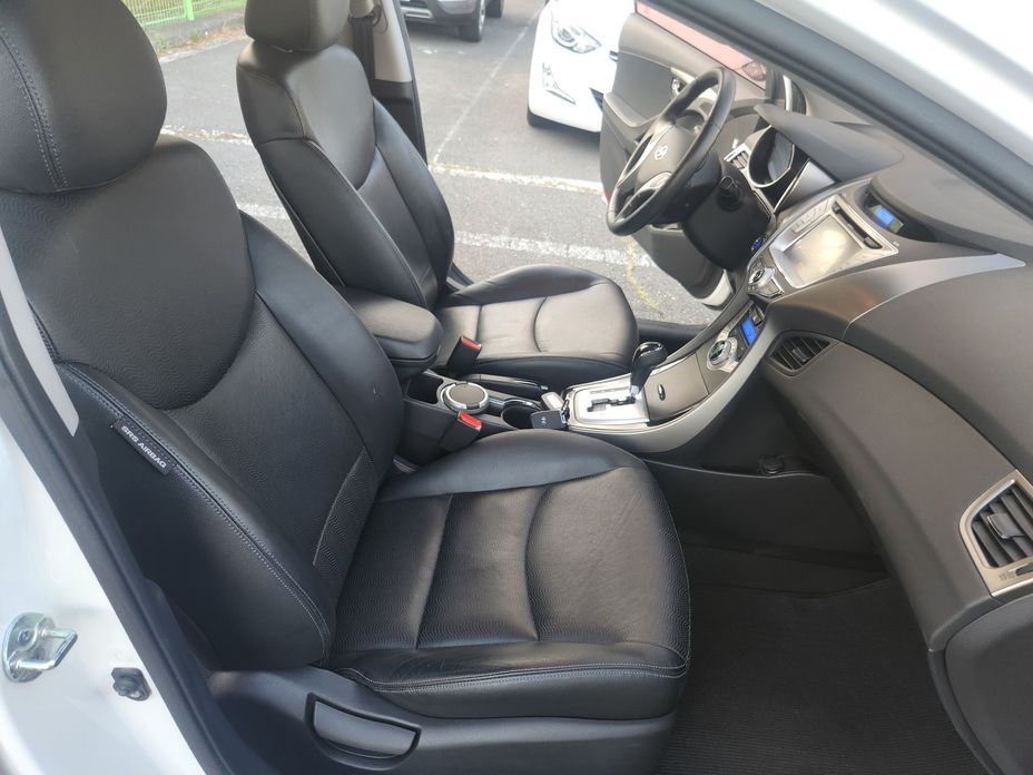 Hyundai AVANTE 2011