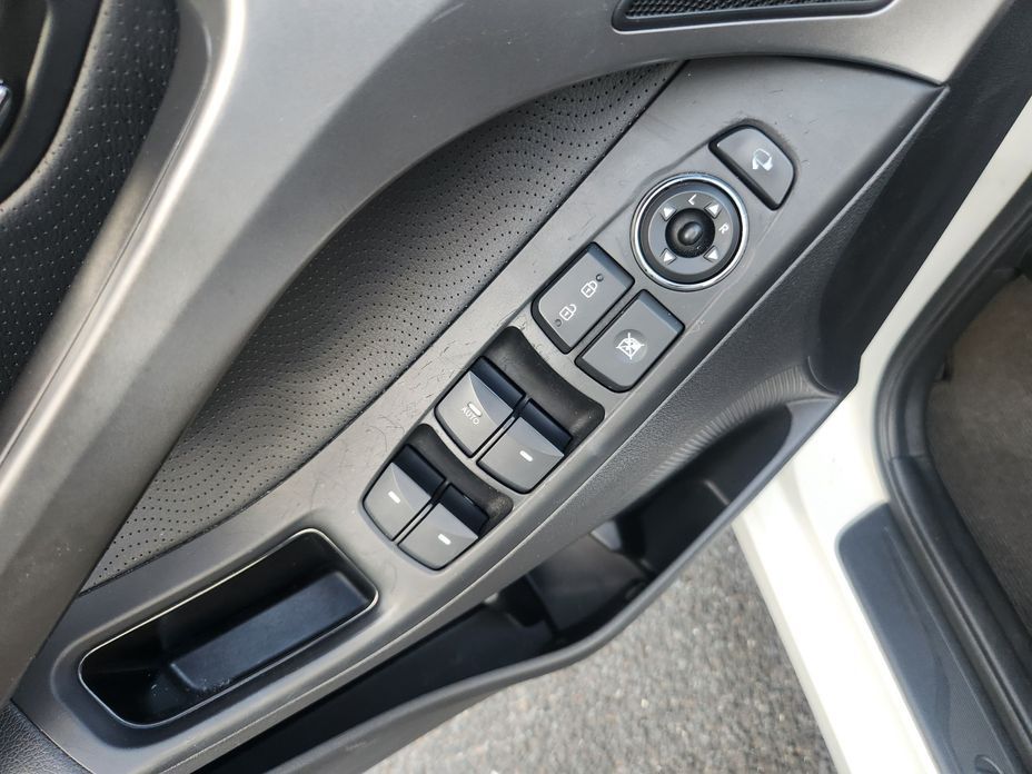 Hyundai AVANTE 2011