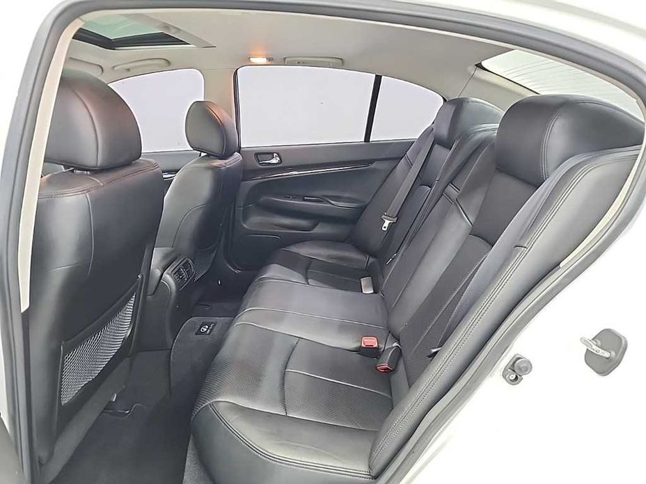 Infiniti G 2011