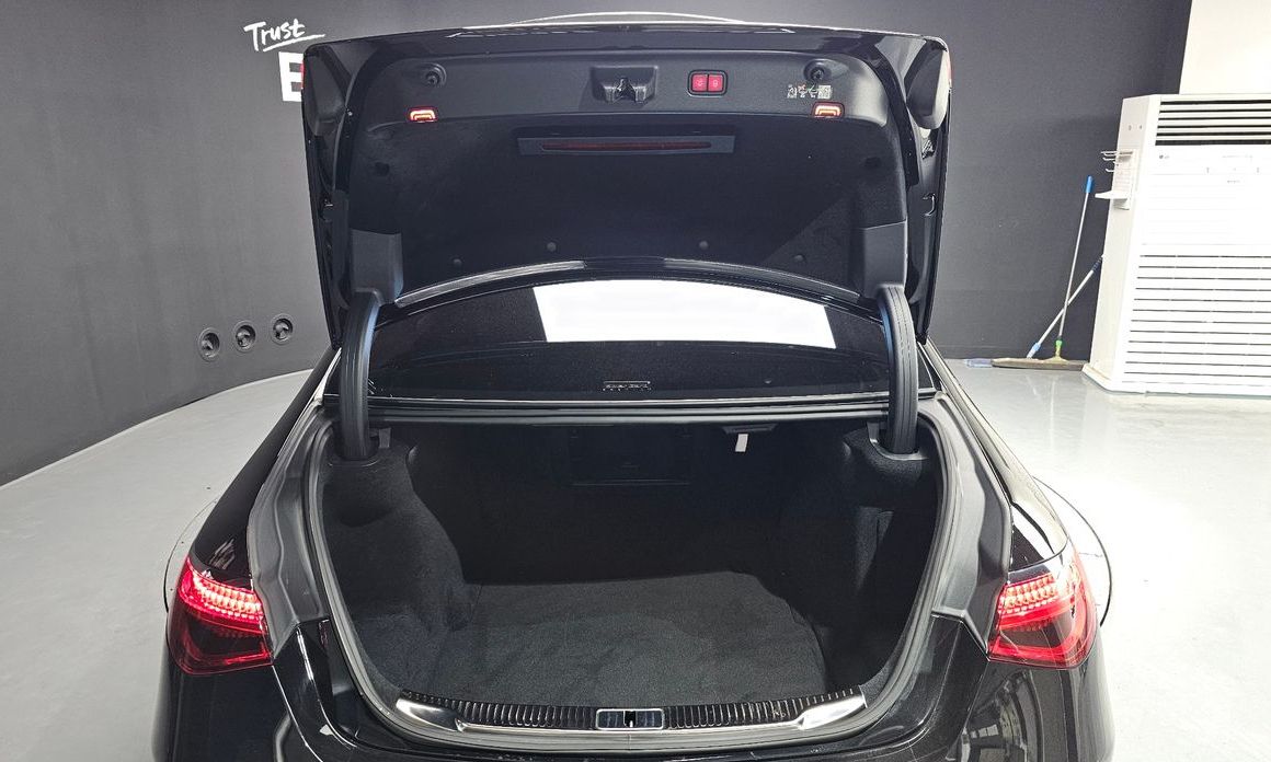 Mercedes-Benz S-Class 2025
