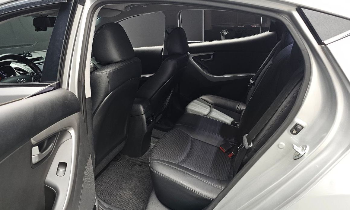 Hyundai AVANTE 2015