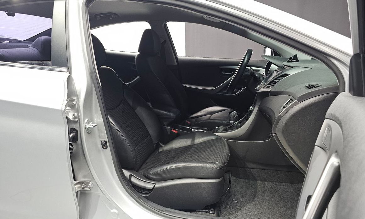 Hyundai AVANTE 2015