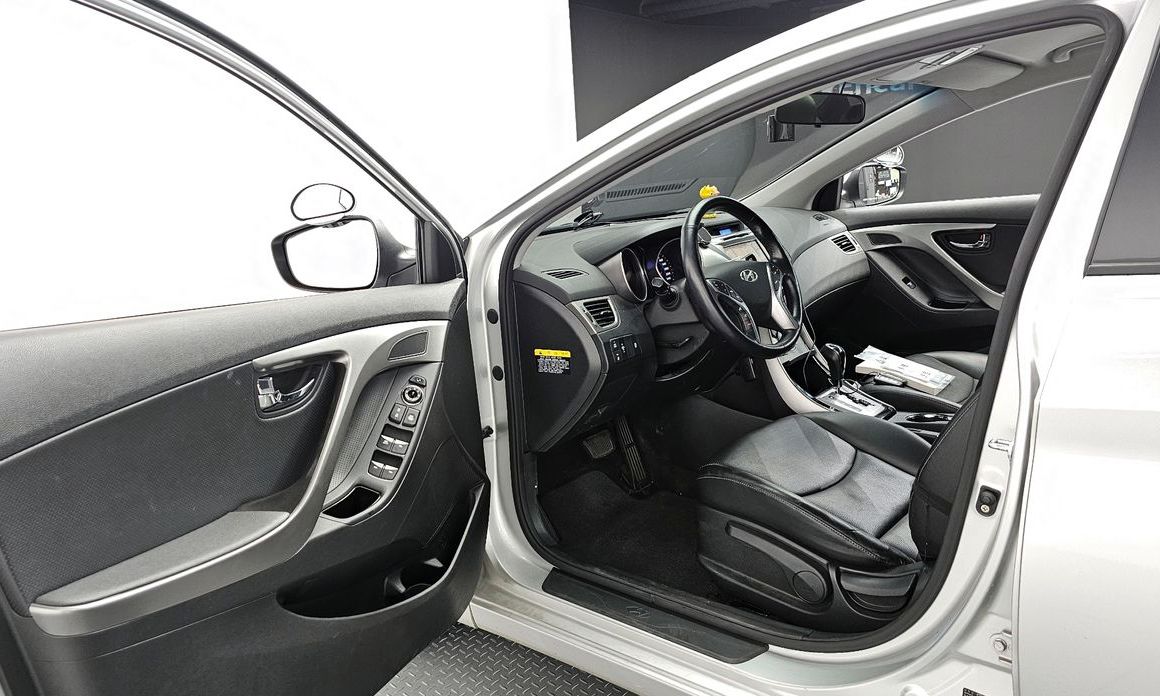 Hyundai AVANTE 2013