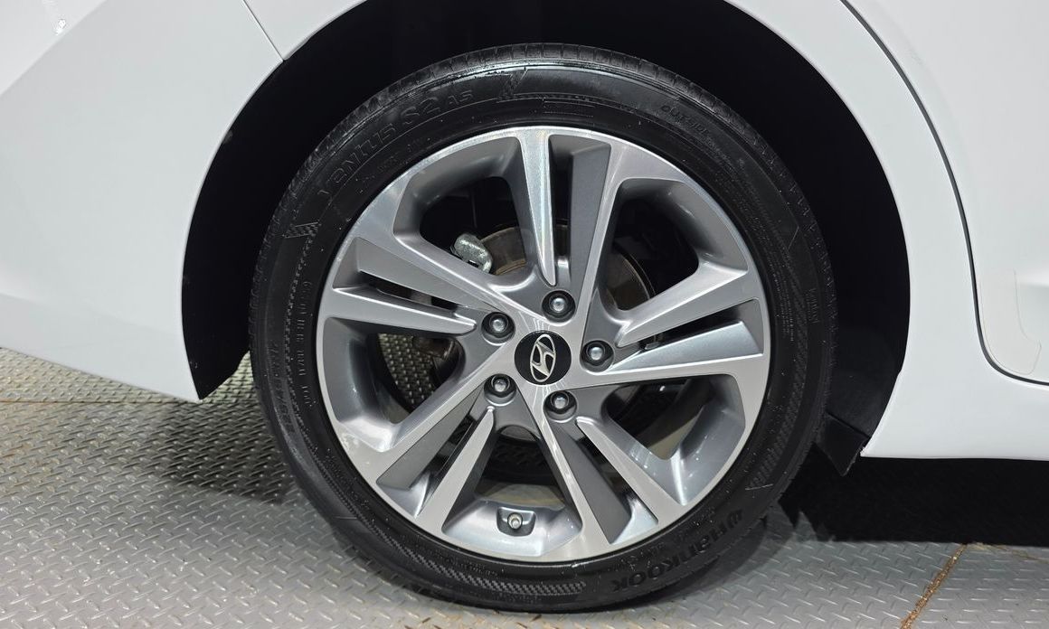 Hyundai AVANTE 2016