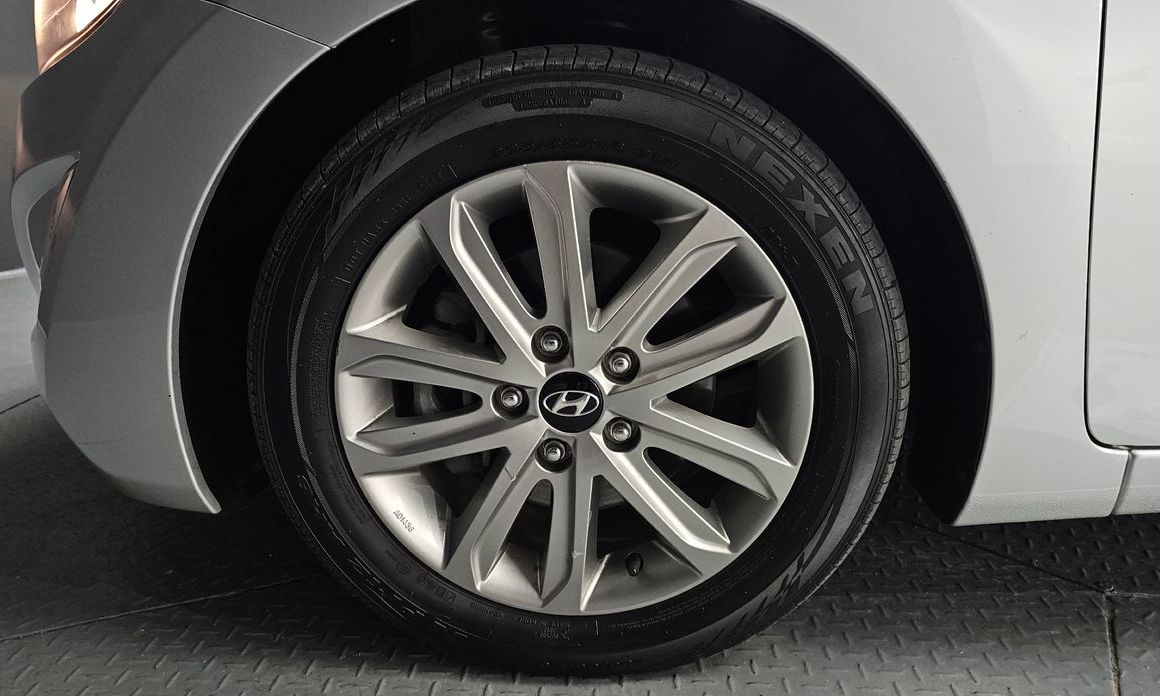 Hyundai AVANTE 2015