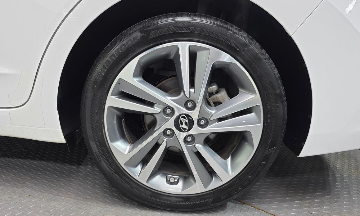 Hyundai AVANTE 2016