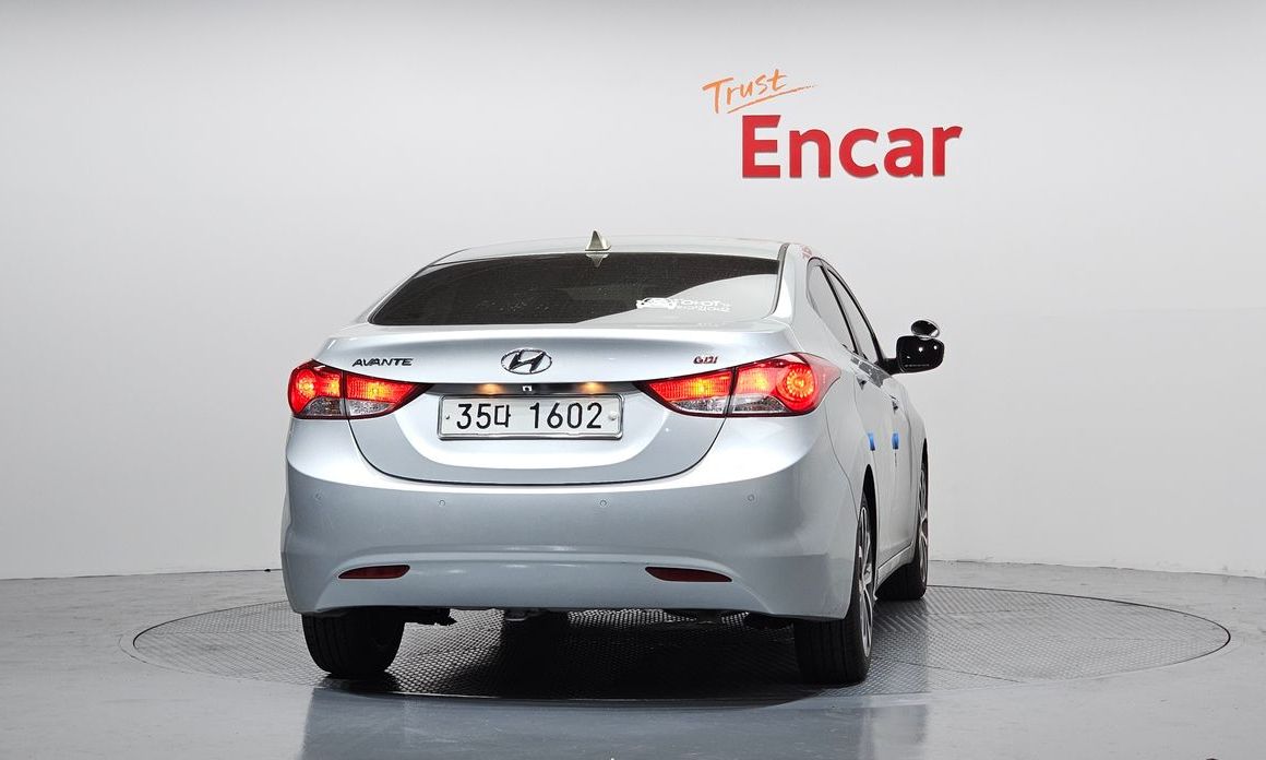 Hyundai AVANTE 2013