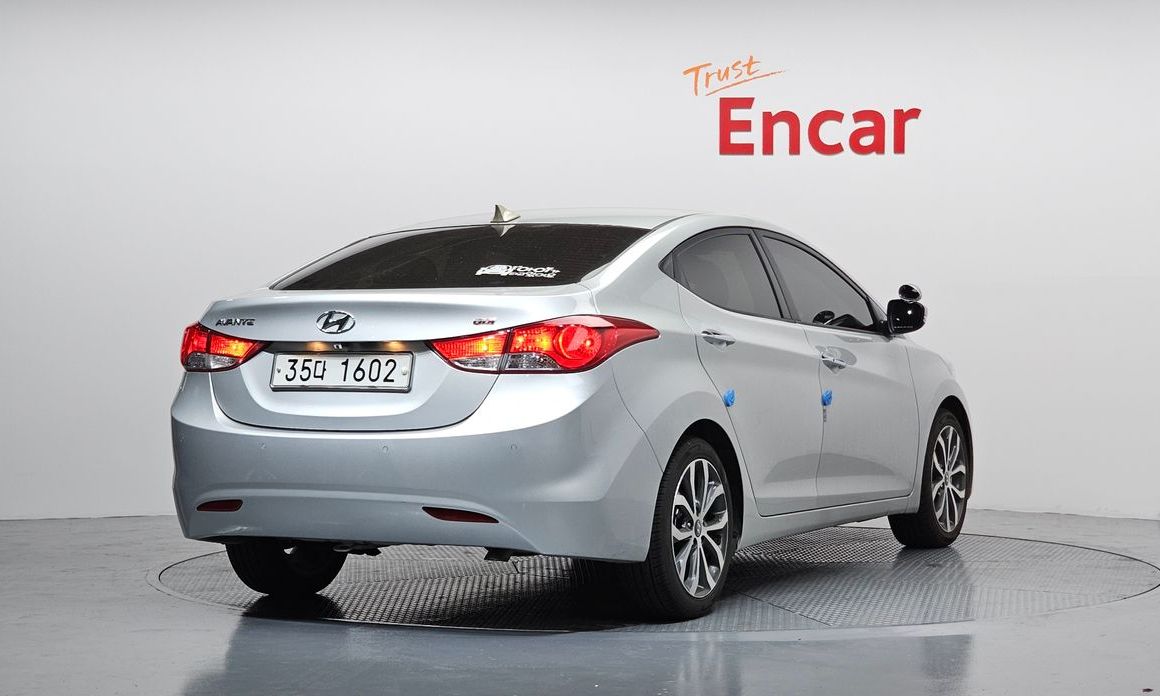 Hyundai AVANTE 2013