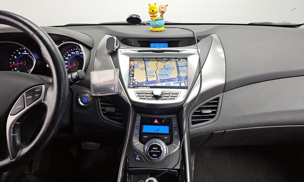 Hyundai AVANTE 2013