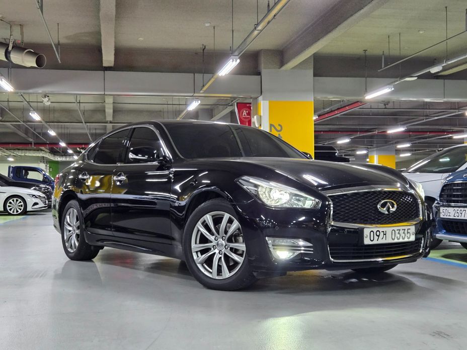 Infiniti Q70 2016