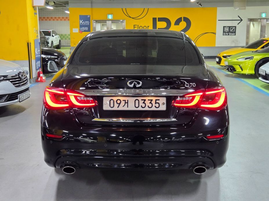 Infiniti Q70 2016