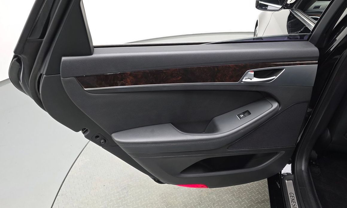 Hyundai Genesis 2015