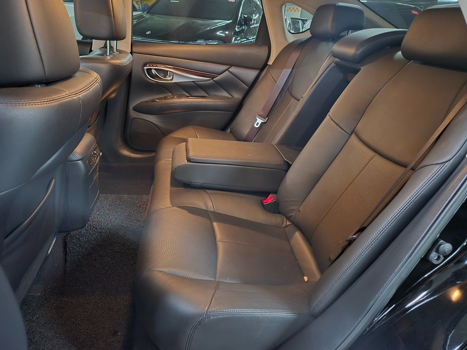 Infiniti Q70 2016