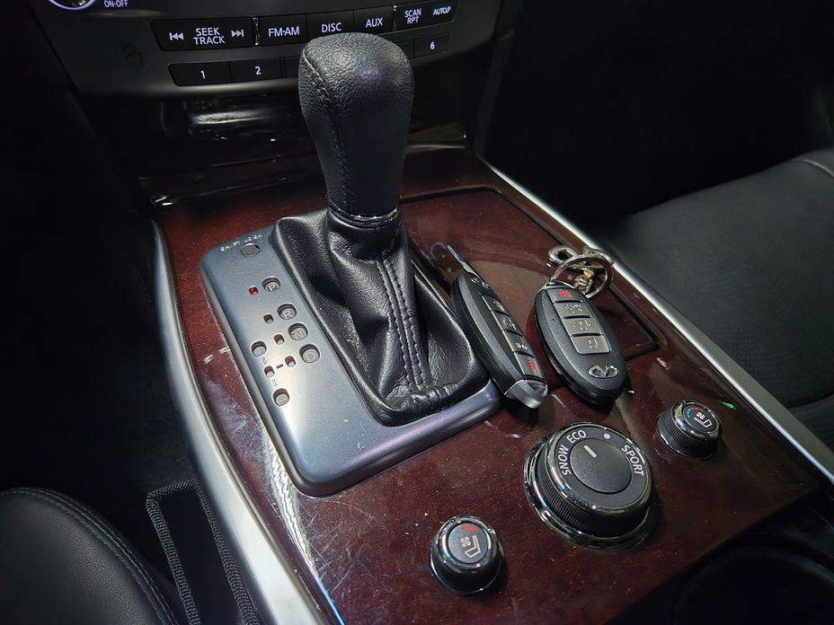 Infiniti Q70 2016
