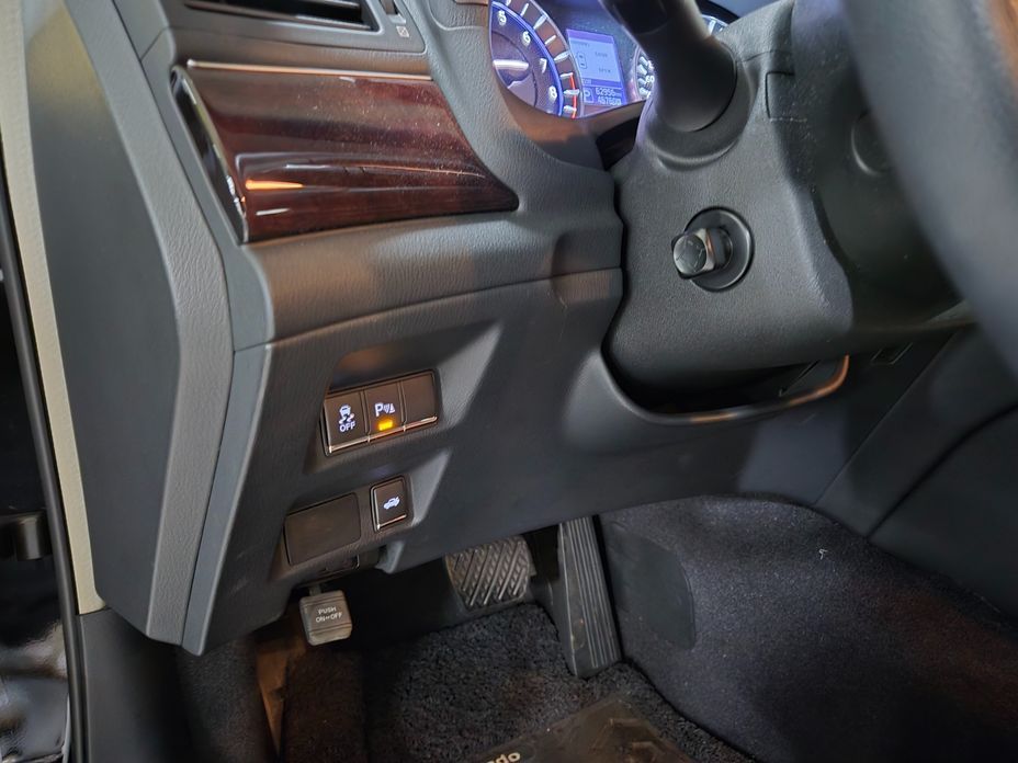 Infiniti Q70 2016