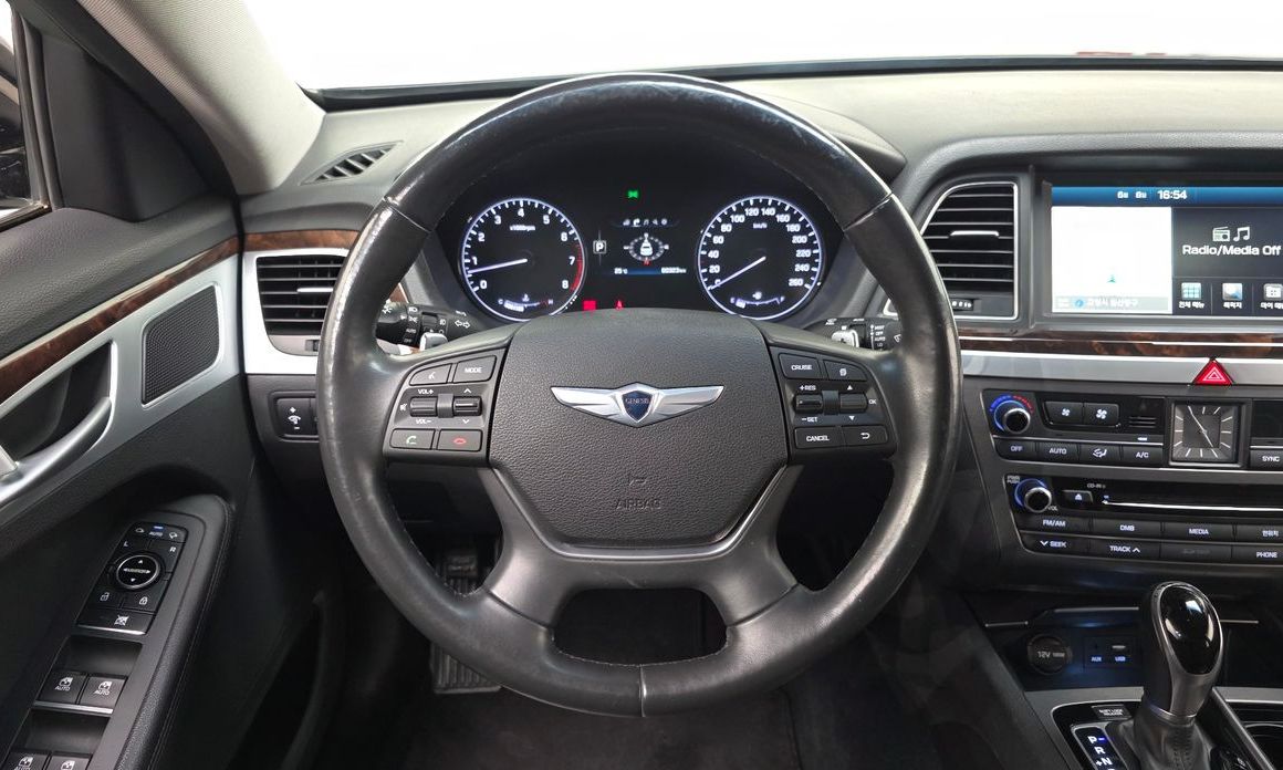Hyundai Genesis 2015