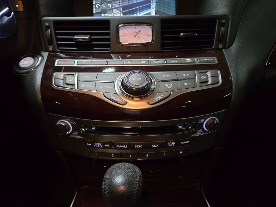 Infiniti Q70 2016