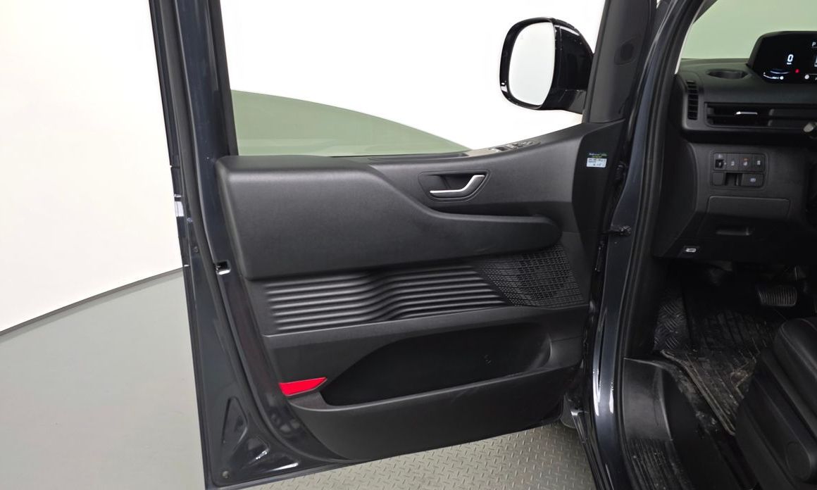 Hyundai Staria 2025
