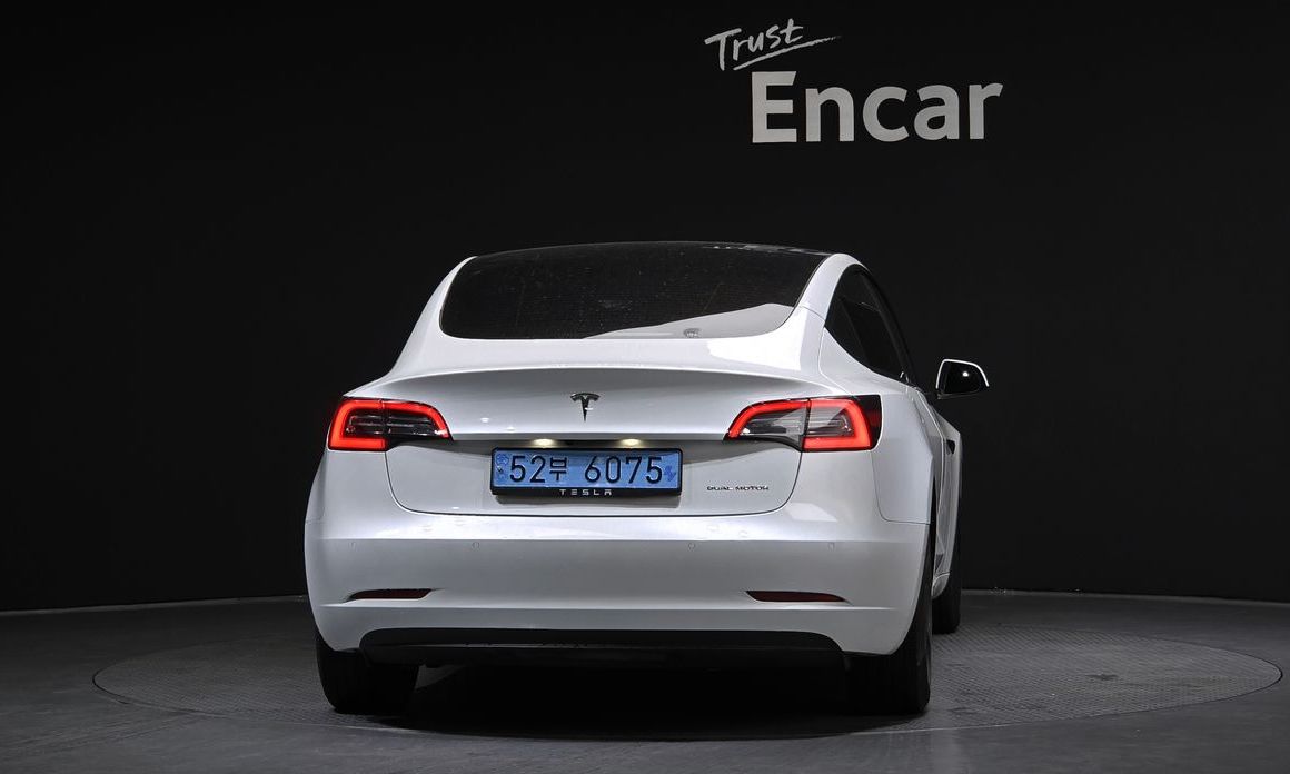 Tesla Model 3 2022
