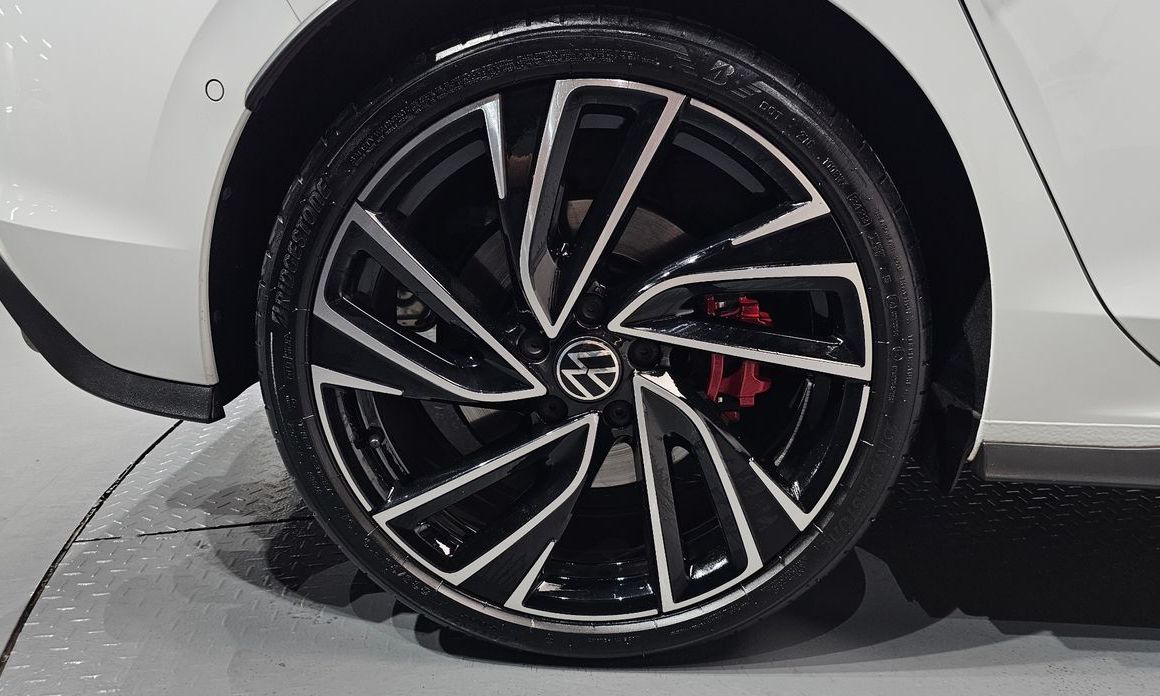 Volkswagen Golf 2024