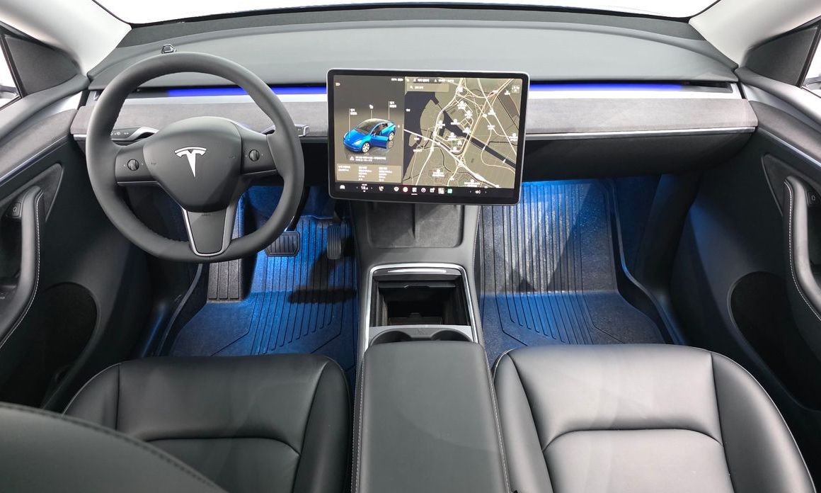 Tesla Model Y 2024