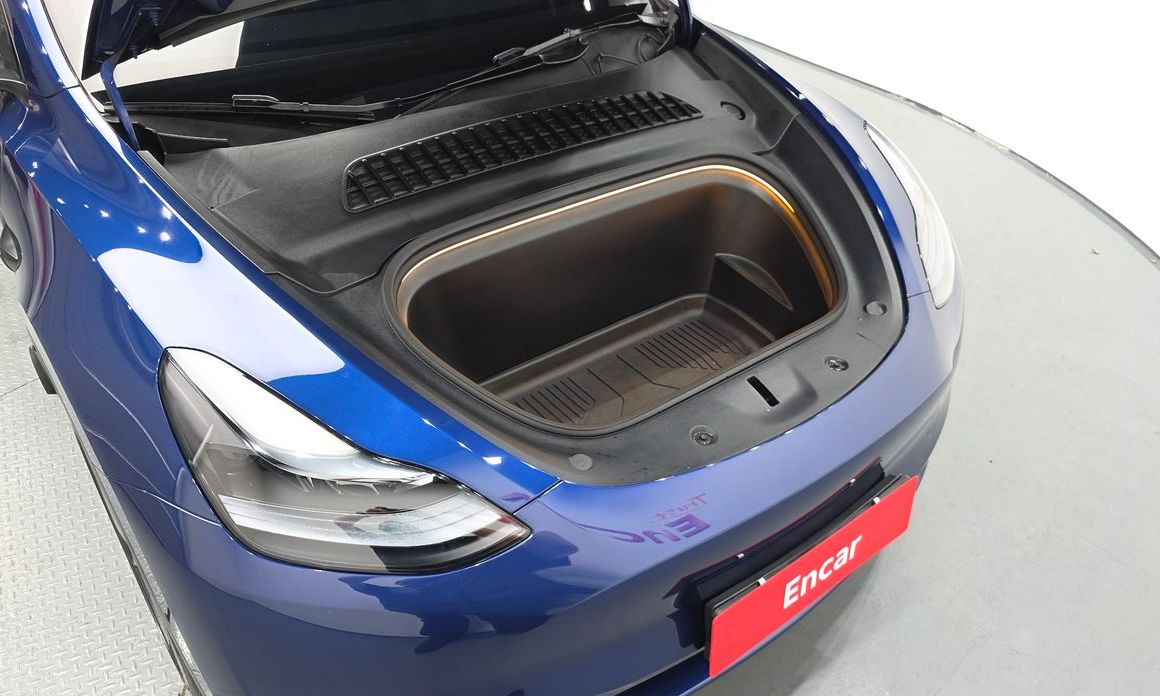 Tesla Model Y 2024