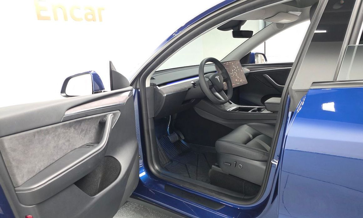 Tesla Model Y 2024