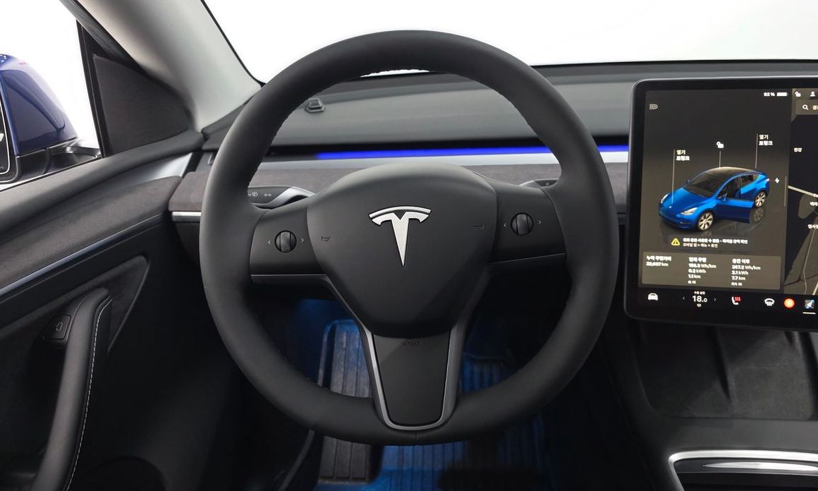 Tesla Model Y 2024