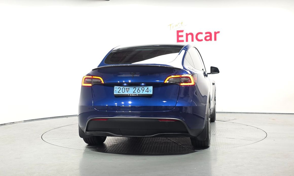 Tesla Model Y 2024