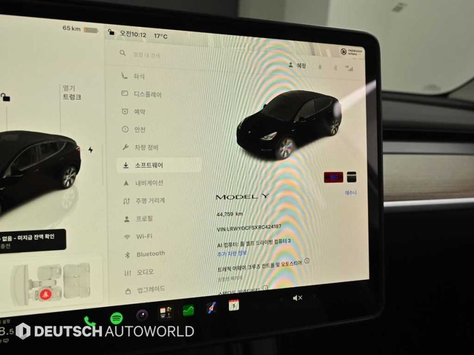Tesla Model Y 2024