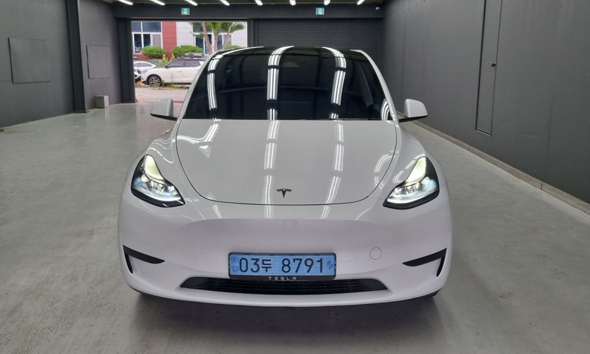 Tesla Model Y 2024